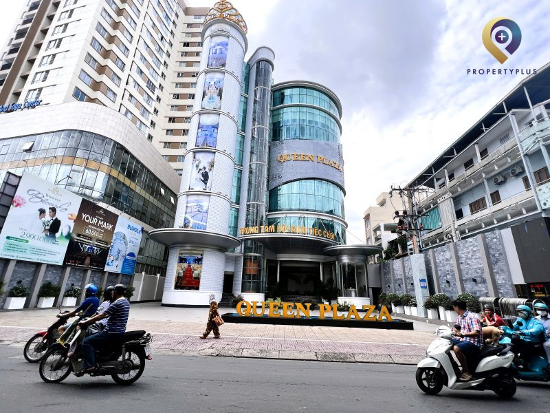 Queen Plaza
